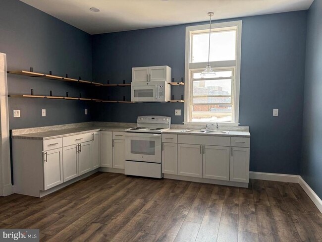 Photo - 86 E Commerce St