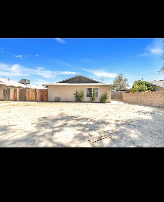 Photo - 1309 E Planz Rd Unit B