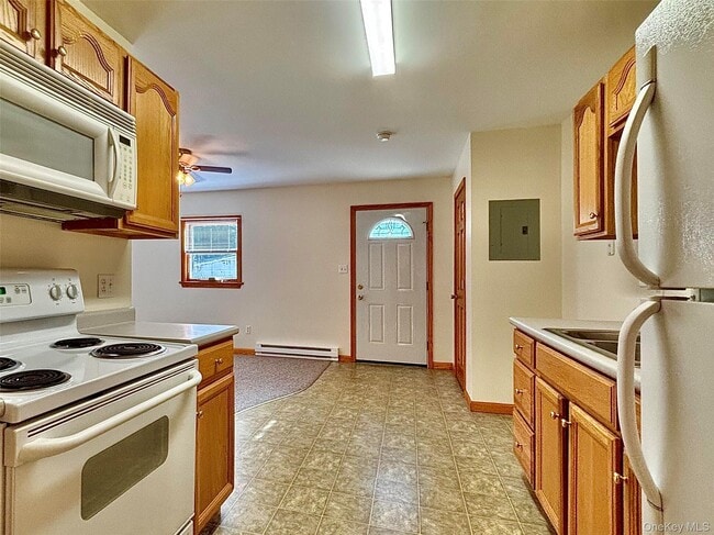 Photo - 15-15 Wyant Dr