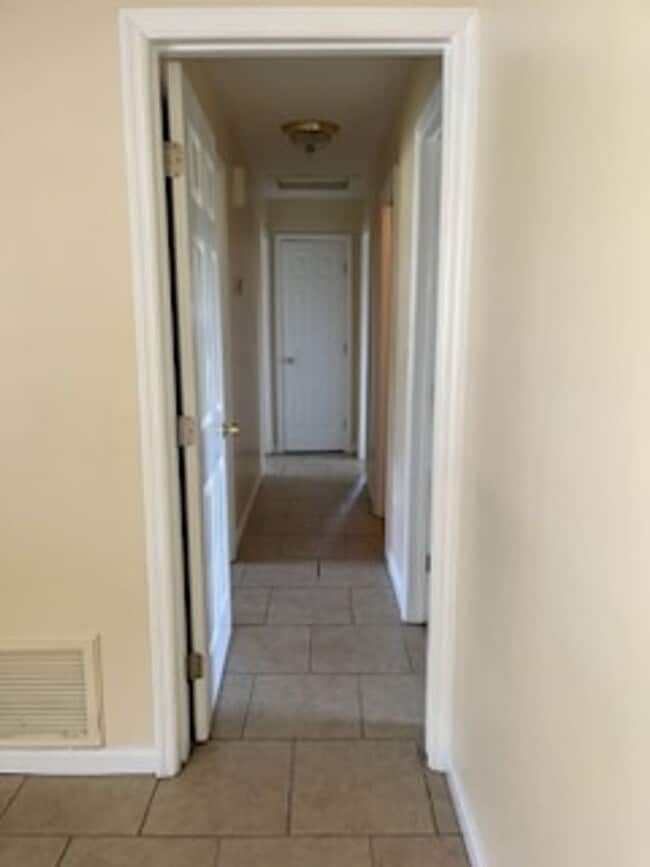 Building Photo - 419 Mt Pleasant Dr