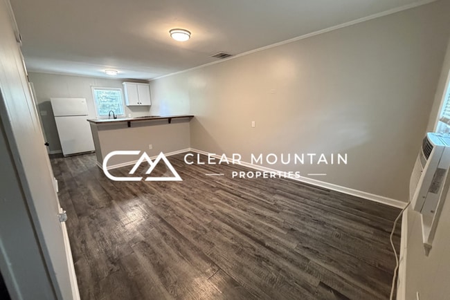 Renovated 2-Bedroom Apartment Just 1 Mile from Downtown Greer!