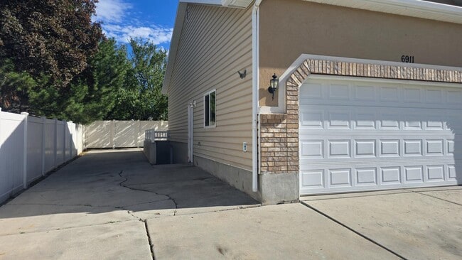 Photo - 6911 Hunter Dawn Way