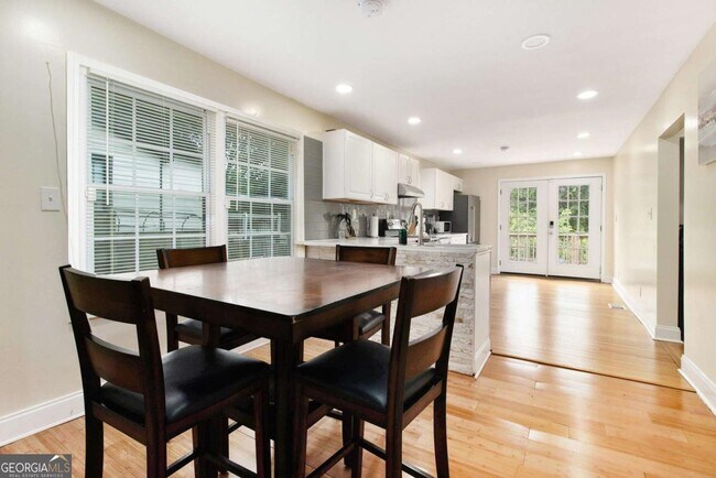 Photo - 361 Adelle St SE