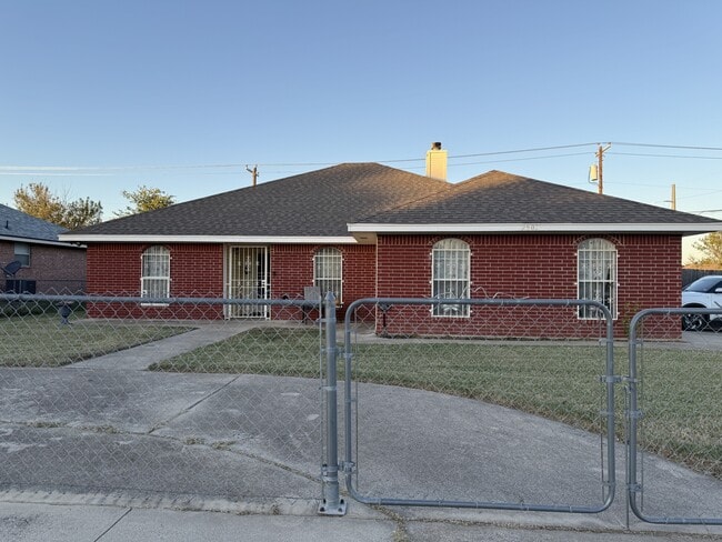 Building Photo - 2601 Mason Dr