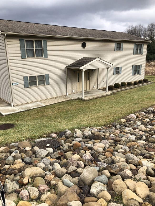 Exterior - 15130 Sprucevale Rd Unit 1