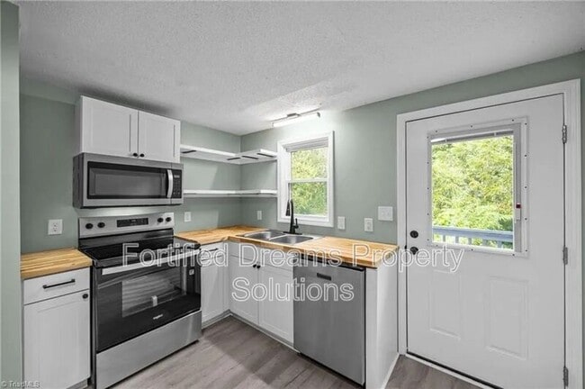 Photo - 608 Montgomery St