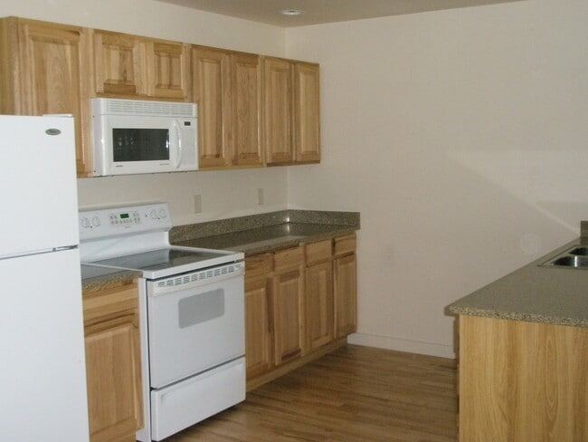 Photo - 3 Bedroom, 2.5 Bathroom Townhouse with Fireplace