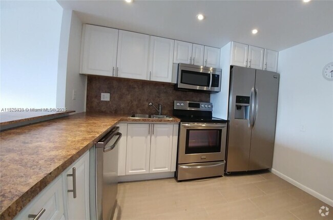 Building Photo - 2200 E Hallandale Beach Blvd Unit 402 Rental