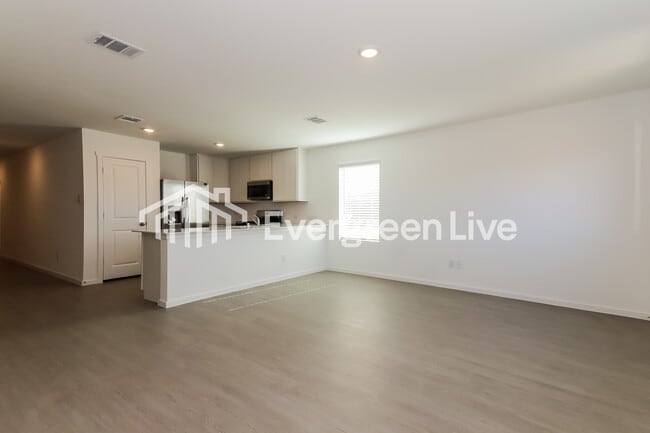 Photo - 2028 Derby Ln