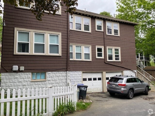 Building Photo - 152 Lake St Unit 2 Rental