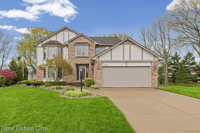 Photo - 720 Essex Dr