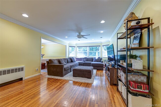 Photo - 37 Buckingham Dr