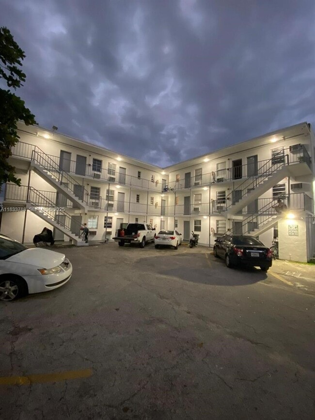 Building Photo - 1261 NW 59th St Unit 09