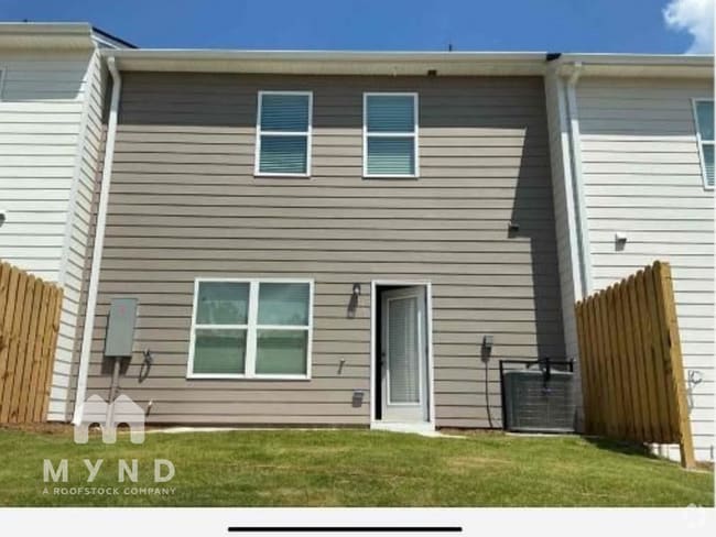 Building Photo - 405 Camrose Ave Rental