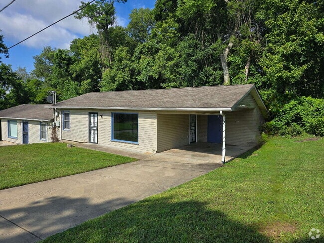 Building Photo - 198B Locust Dr Rental