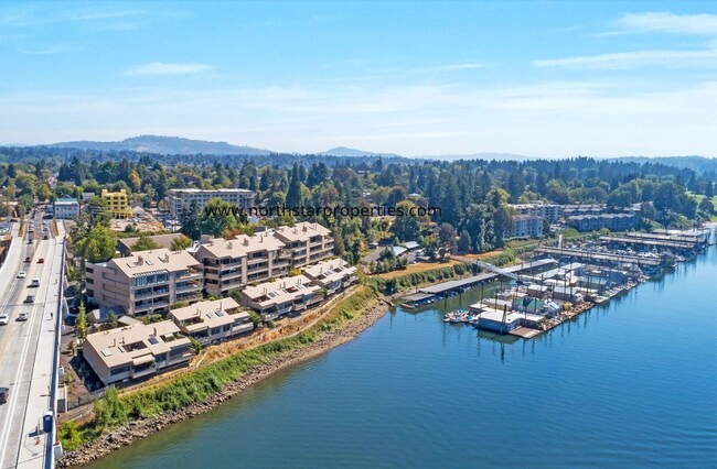 Stunning Riverfront Townhome in Sellwood - Stunning Riverfront Townhome in Sellwood