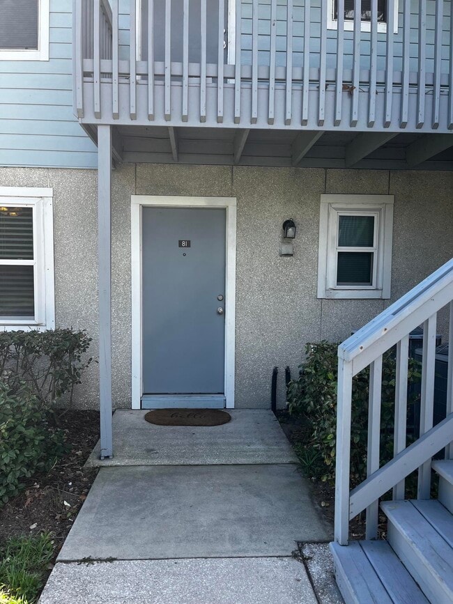 Photo - 700 W Pope Rd