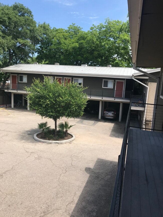 Photo - 704 Denson Dr