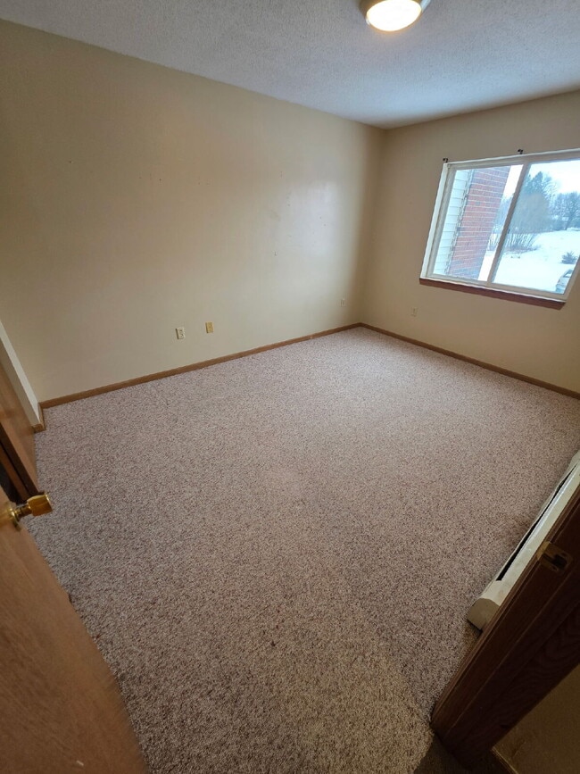 Photo - *WINTER MOVE-IN SPECIAL*
3 Bedroom | 2 Bathroom 2nd Floor Unit in Oelwein Available in RIGHT NOW! Unidad 27