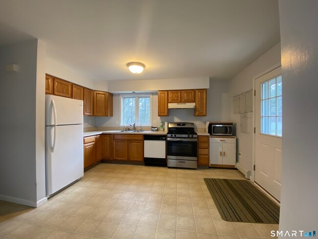 Photo - 185 Whitbeck Rd