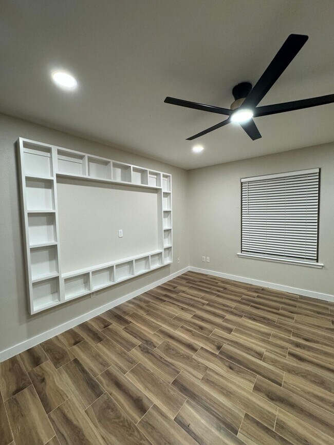 Photo - 721 Sonesta Dr Unit B