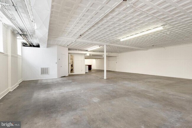 Building Photo - 2512 E Lehigh Ave Unit LL