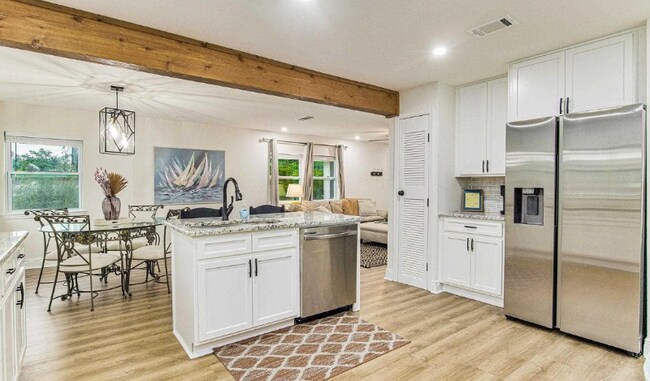 Photo - 814 W Gonzalez St