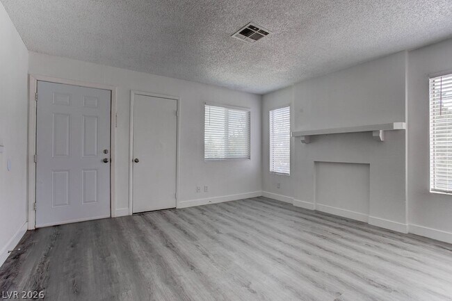 Photo - 921 Snug Harbor St
