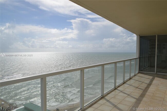 Building Photo - 16699 Collins Ave Unit 1403