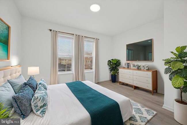 Building Photo - 1418 W Erie Ave