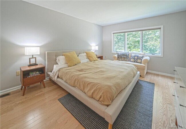 Photo - 16 Hudson Point Ln