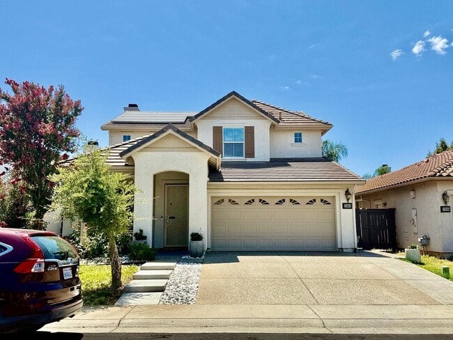 Building Photo - Great 5 Bedroom 3 Bathroom 2,400 sqft. Hom... Rental