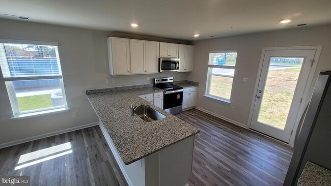 Photo - 102 Sycamore Ln