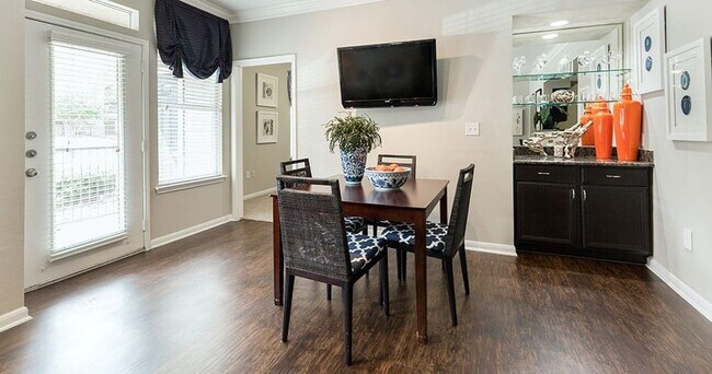 Photo - Convenient Location, Resort-Style Comfort! Unidad ODF2
