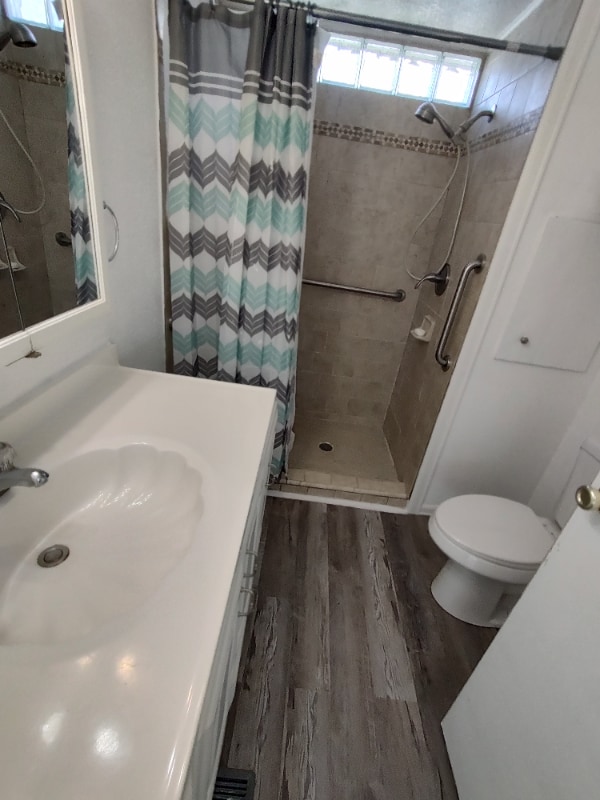 Photo - 900 9th Ave E