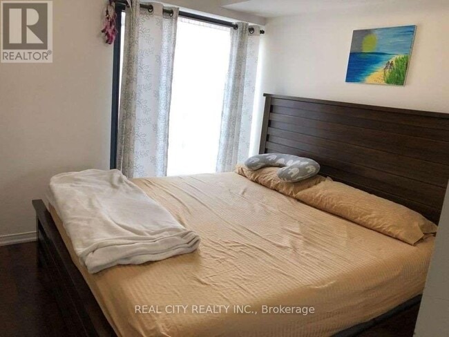 Photo - 142 Widdicombe Hill Blvd