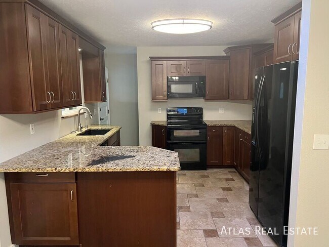 Photo - 525 Kendall Ct