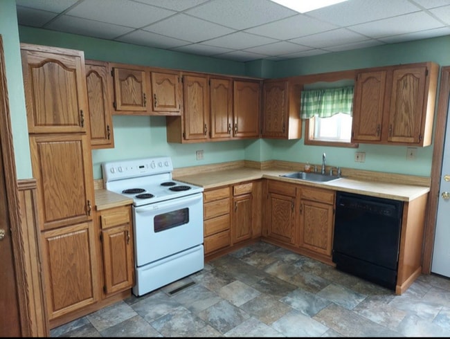 Photo - 122 Maple St