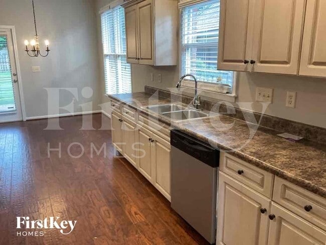 Photo - 3795 Abbeyglen Way