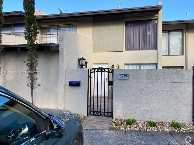 Building Photo - 6979 SW 110th Ct Rental