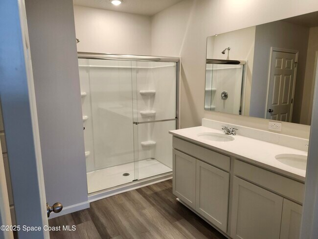 Photo - 450 Awin Cir SE