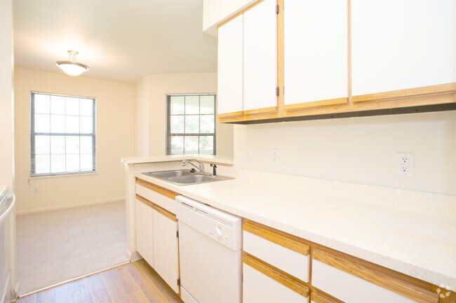 1 BR, 1 BA - 920 SF - Summer Ridge