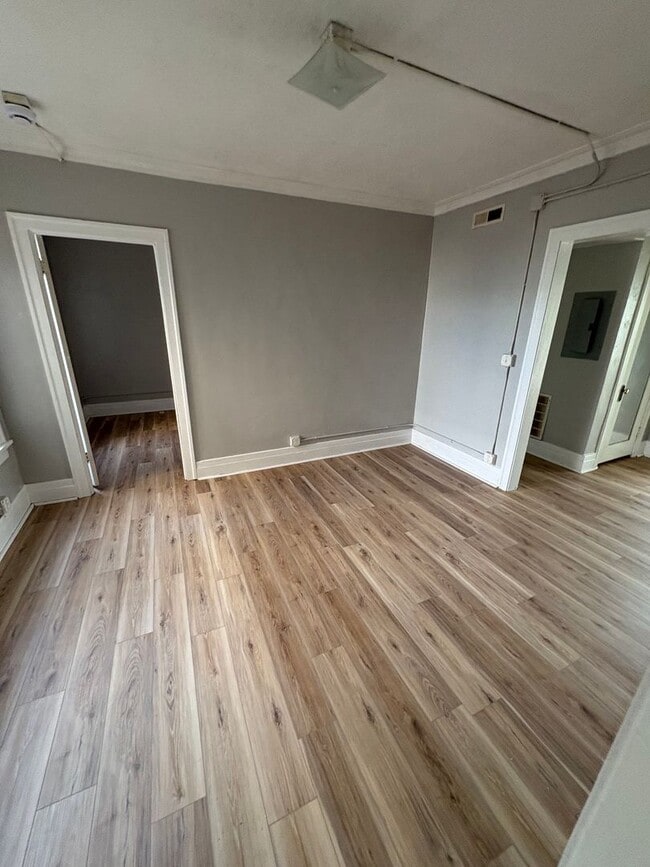 Photo - 805 W 4th St Unit B6