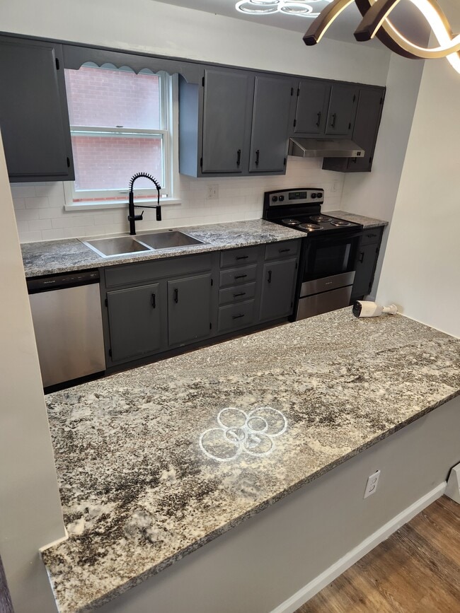 Photo - 334 Moyhend St