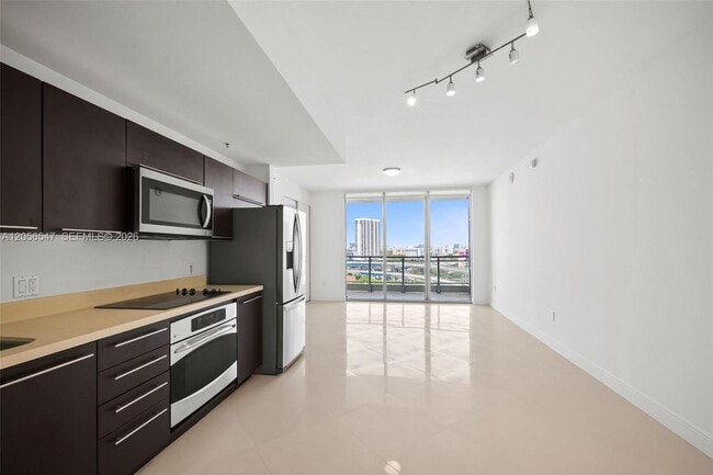 Photo - 90 SW 3rd St Unidad 1608