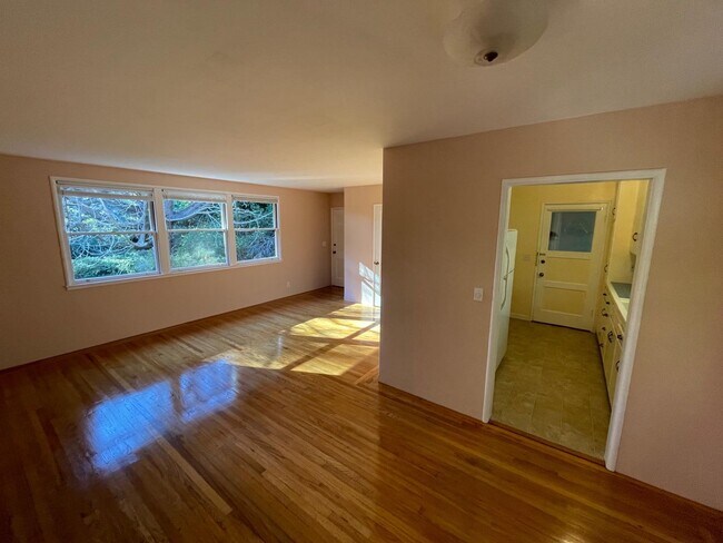 Photo - 1677 Woodland Ave