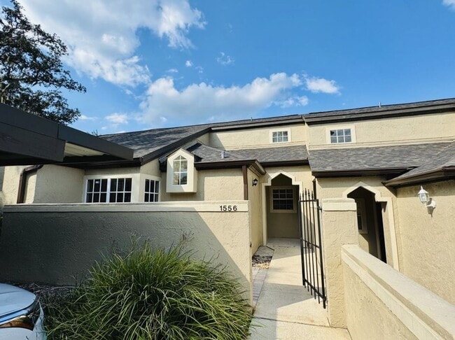 Building Photo - 1 bedroom 1 bath condo in Barclay Place in...