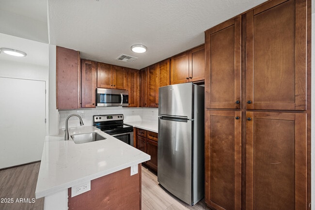 Photo - 4608 W Maryland Ave Unidad 1159