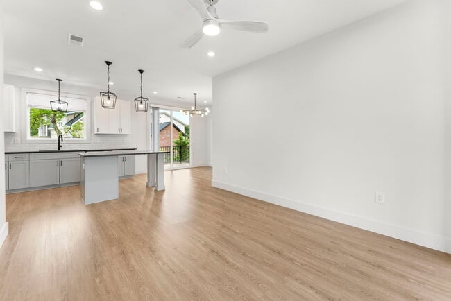 Building Photo - Medford Mews, Carriage House 319