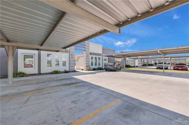 Building Photo - 14 S Dahlia St Unit 2